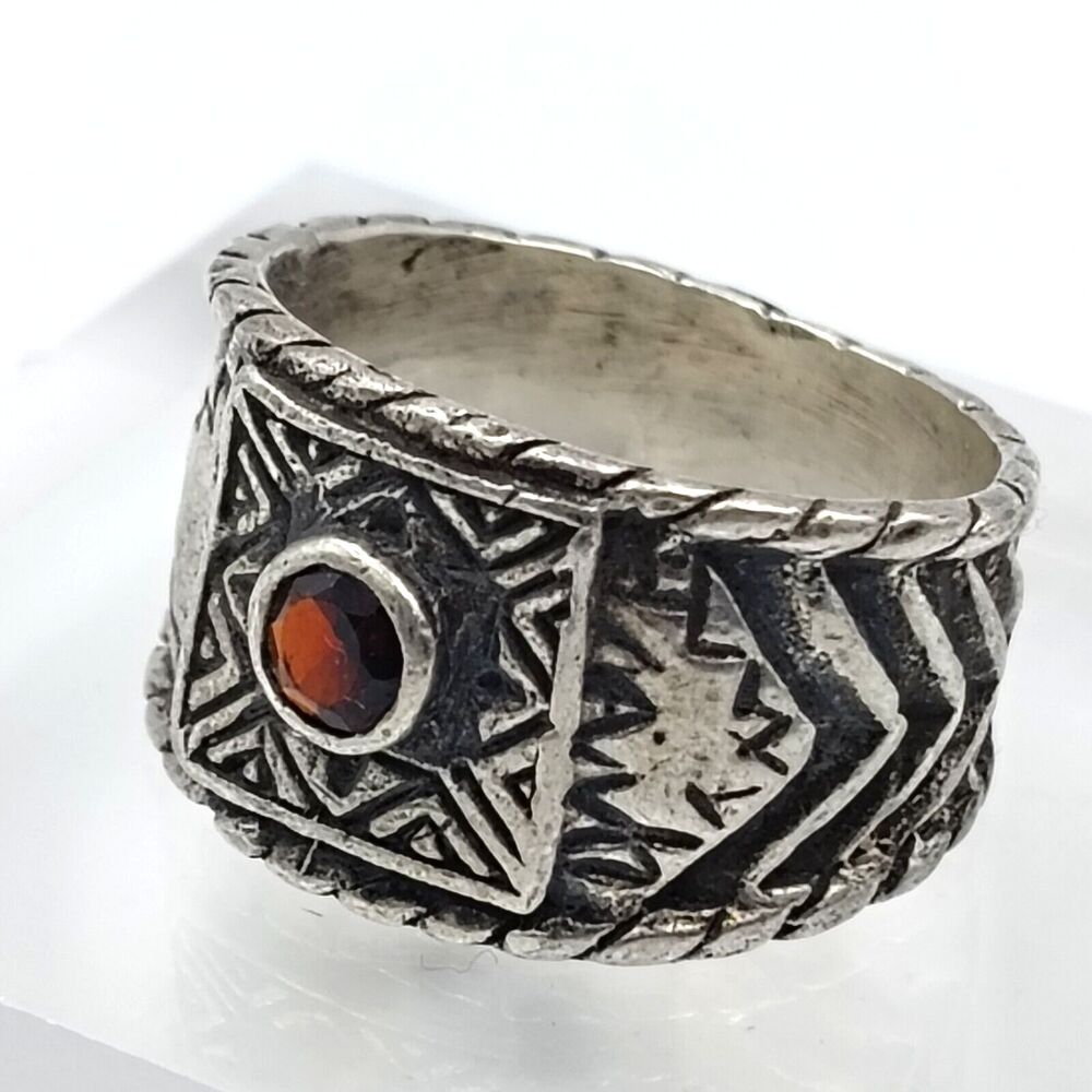 Vintage Sterling Silver 925 Garnet Tribal Design Band Ring Sz 7